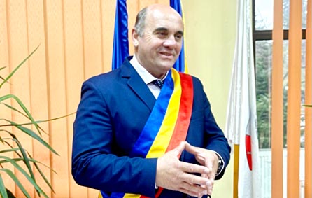 Costinel Stoica Primarul Municipiului Dragasani 01